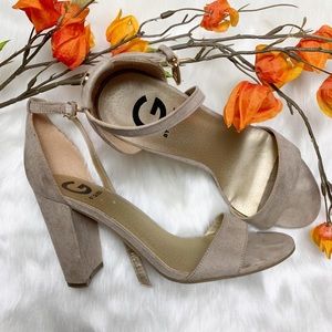 G by Guess  tan pumps. Size 8.5